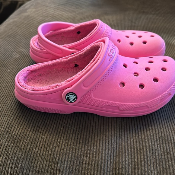 CLASSIC PINK FLEECE LINED CROCS MEN’S 5 WOMEN’S 7 EUC CLOGS SHOES - Picture 3 of 5